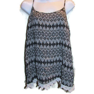 Black & White Geometric Print Cami EUC Mossimo EUC